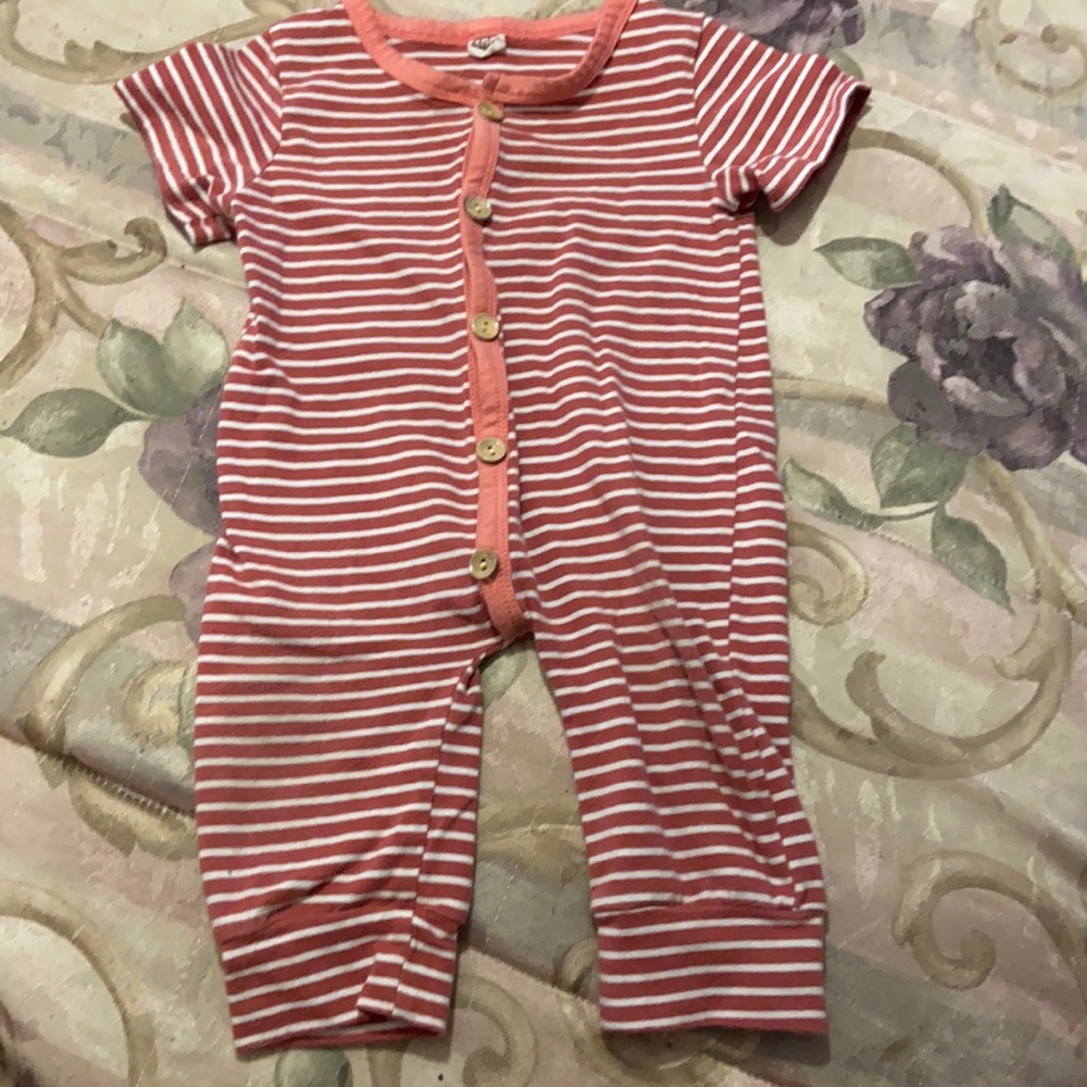 Short sleeve one piece 6-9 months